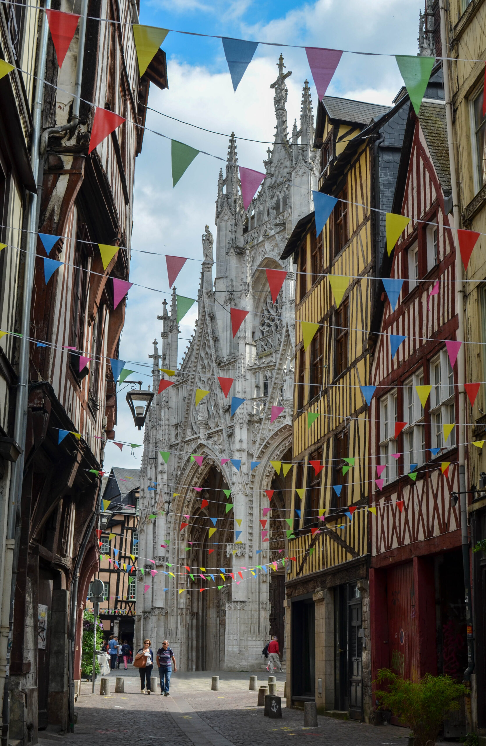 Ville-normande-rue-eglise